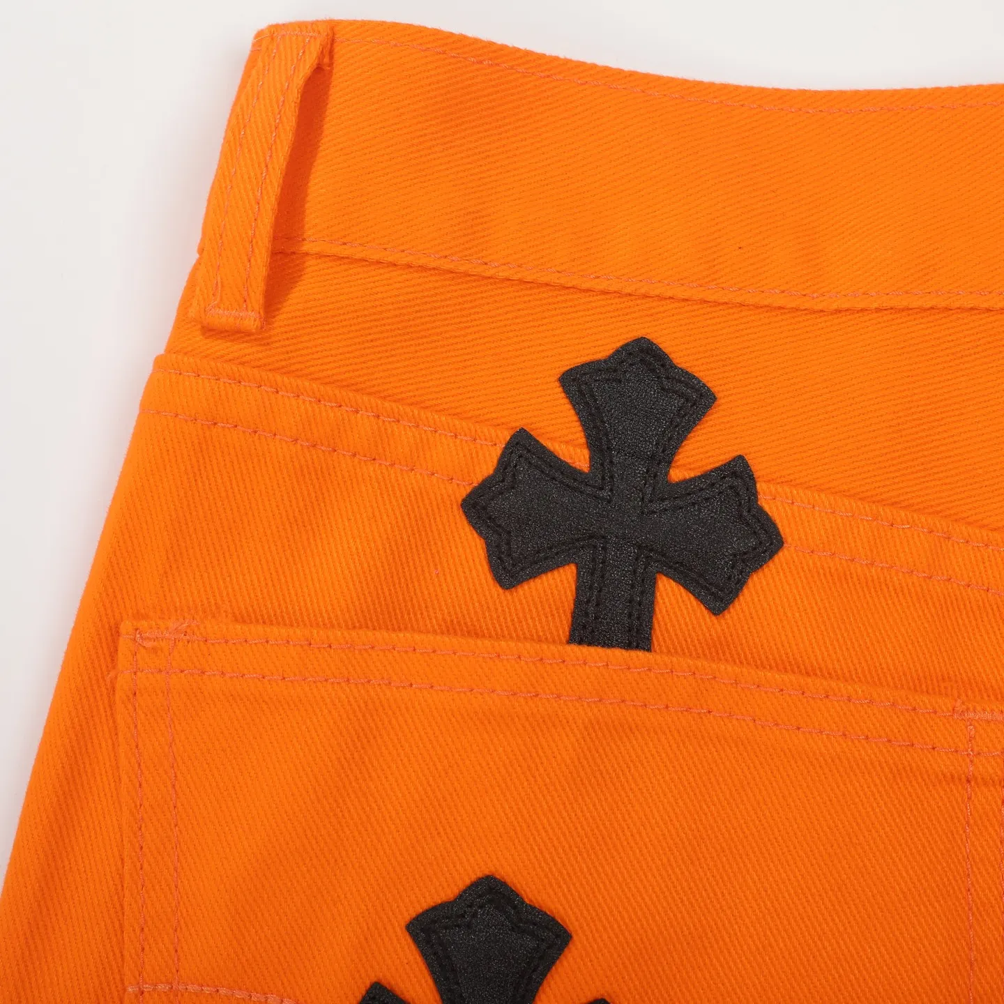 P240 Chrome hearts CH The same style as Yang and Su Extinct Virgil co-branded flare micro-flare jeans Three-dimensional version Loose and comfortable, not picky about the figure Makes you look taller and slimmer Made by a large factory Original quality control Same style for men and women Can be matched with couples Versatile recommendation A must-have jeans for all seasons Made of heavy-duty washed pure cotton denim fabric After washing, they are soft and thick and very stylish when worn Size: M-XXL Color: Orange .............